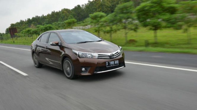 Test drive All New Altis