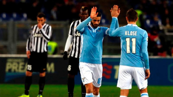Pemain Lazio merayakan gol ke gawang Juventus
