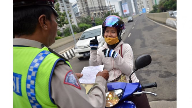 Razia Pengendara Sepeda Motor Di JLNT Kasablanka