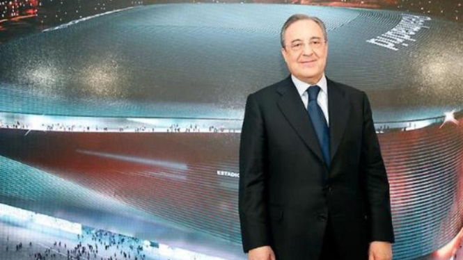 Presiden Real Madrid, Florentino Perez, di depan desain anyar Santiago Bernabeu