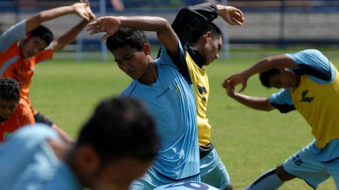 Pemain Persela Lamongan dalam sesi latihan