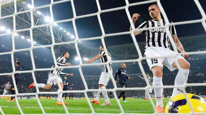 Pemain Juventus rayakan gol kedua ke gawang Inter Milan