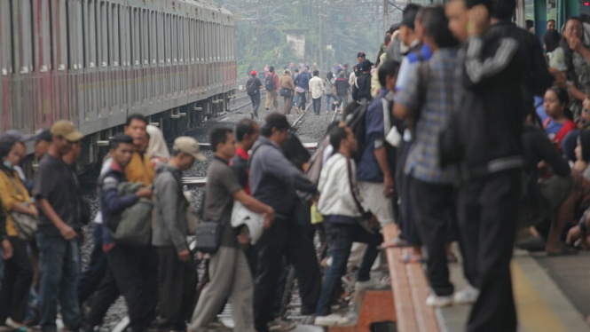 Gangguan Sinyal Kereta Api Commuter Line