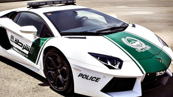 Mobil Bugatti Veyron yang menjadi mobil Kepolisian Dubai