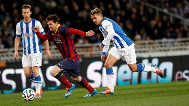 Lionel Messi dikejar Antoine Griezmann