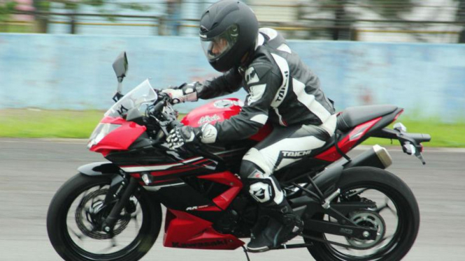 Test ride Ninja RR Mono