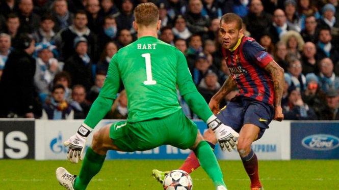 Pemain Barcelona, Dani Alves, saat bobol gawang ManCity