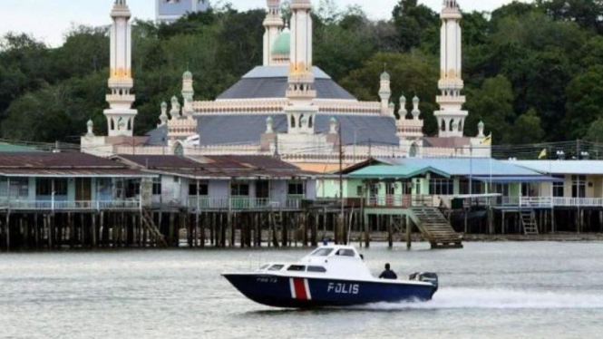 Polisi Brunei Darussalam Sedang Berpatroli