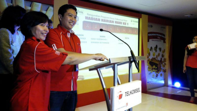 Telkomsel mengundi pemenang program Emas Telkomsel Poin