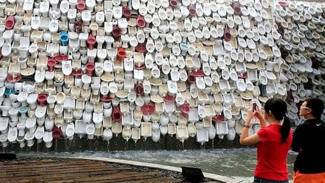 Air Terjun Toilet di Foshan, China