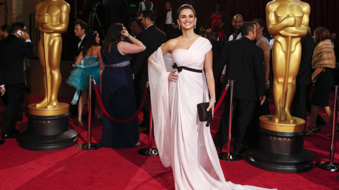 Penelope Cruz di karpet merah Piala Oscar 2014