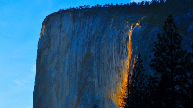 Air terjun Horsetail di Taman Nasional Yosemite, California.