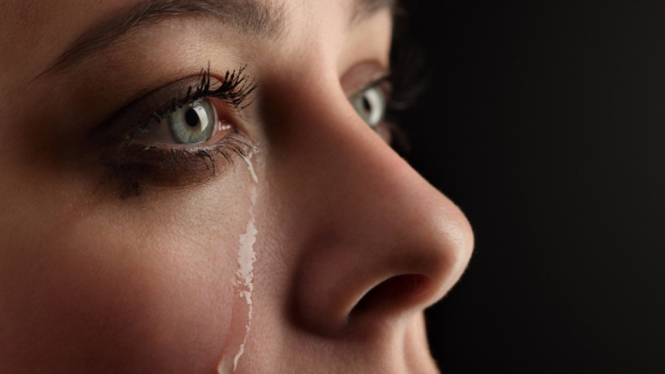 Ilustrasi wanita menangis
