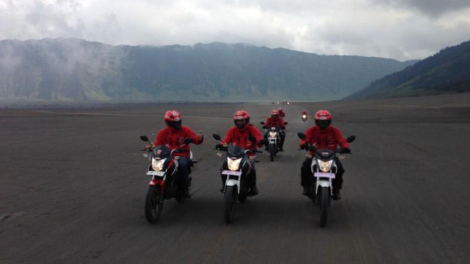Touring lintas tiga pulau Astra Honda Motor (AHM) memasuki kawasan Bromo