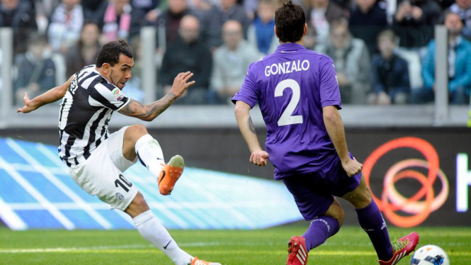 Carlos Tevez saat Juventus Vs Fiorentina