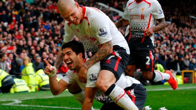 Pemain Liverpool, Luis Suarez, merayakan golnya