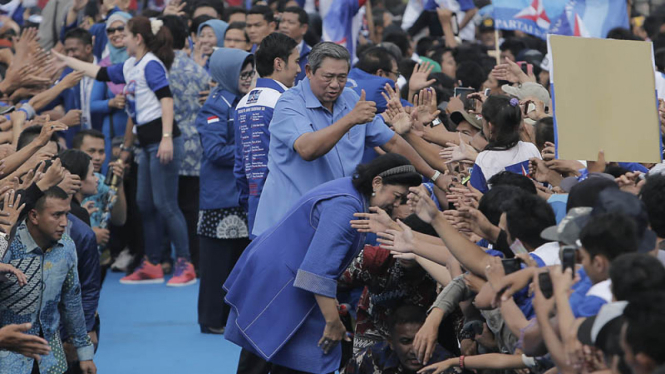sorot kampanye demokrat 2014 - SBY kampanye partai Demokrat di Tulungagung