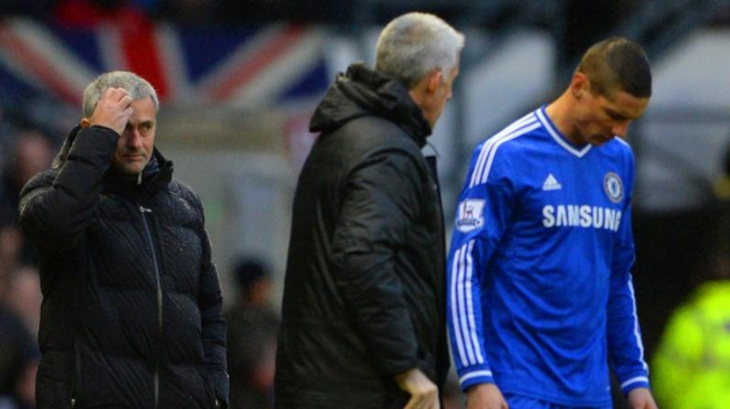 Pelatih Chelsea, Jose Mourinho, bersama Fernando Torres