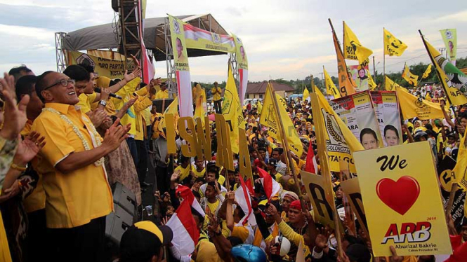 Aburizal Bakrie Hadiri Kampanye Terbuka Partai Golkar di Depok