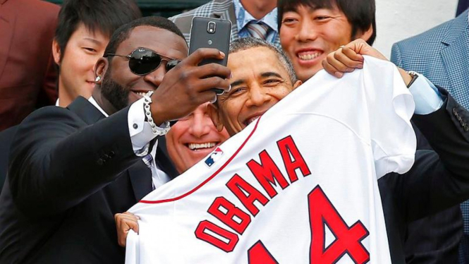 Pemain Boston Red Sox, David Ortiz, bersama Barack Obama