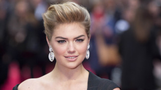 Gaun Tembus Pandang Artis Cantik Hollywood Ini Bikin Malu