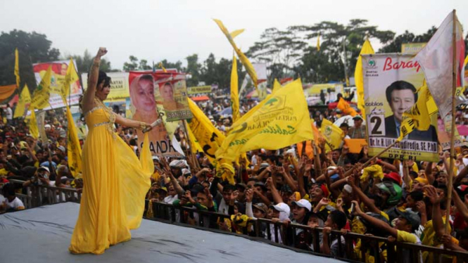 sorot kampanye golkar 2014 - ARB Hadiri Kampanye Partai Golkar di Soreang, Kab. Bandung