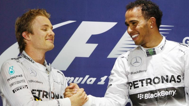 Dua pembalap Mercedes, Nico Rosberg dan Lewis Hamilton.