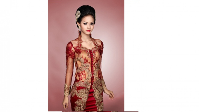 Kebaya merah.