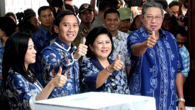 Presiden SBY Bersama Keluarga Berikan Hak Suara Pileg 2014