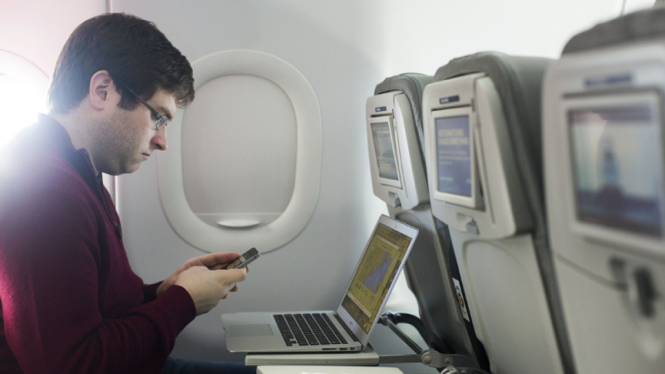 JetBlue sediakan akses internet selama penerbangan.
