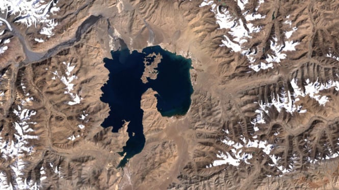 Citra satelit Danau Karakul