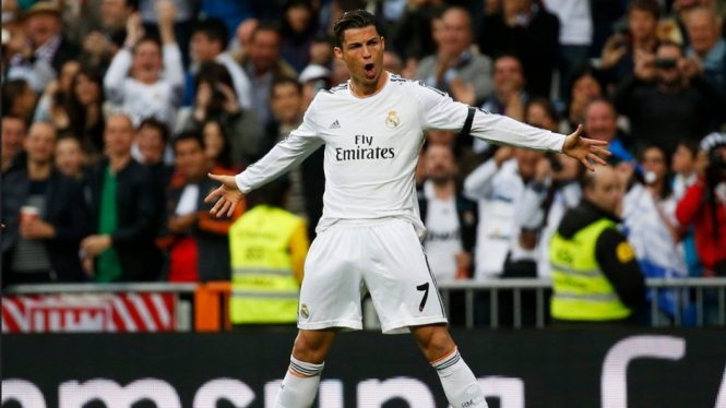 Cristiano Ronaldo merayakan gol