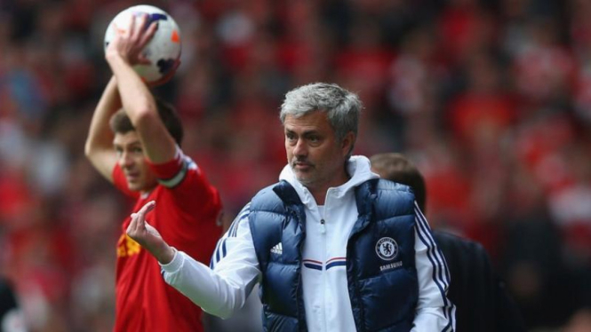 Jose Mourinho dan Steven Gerrard