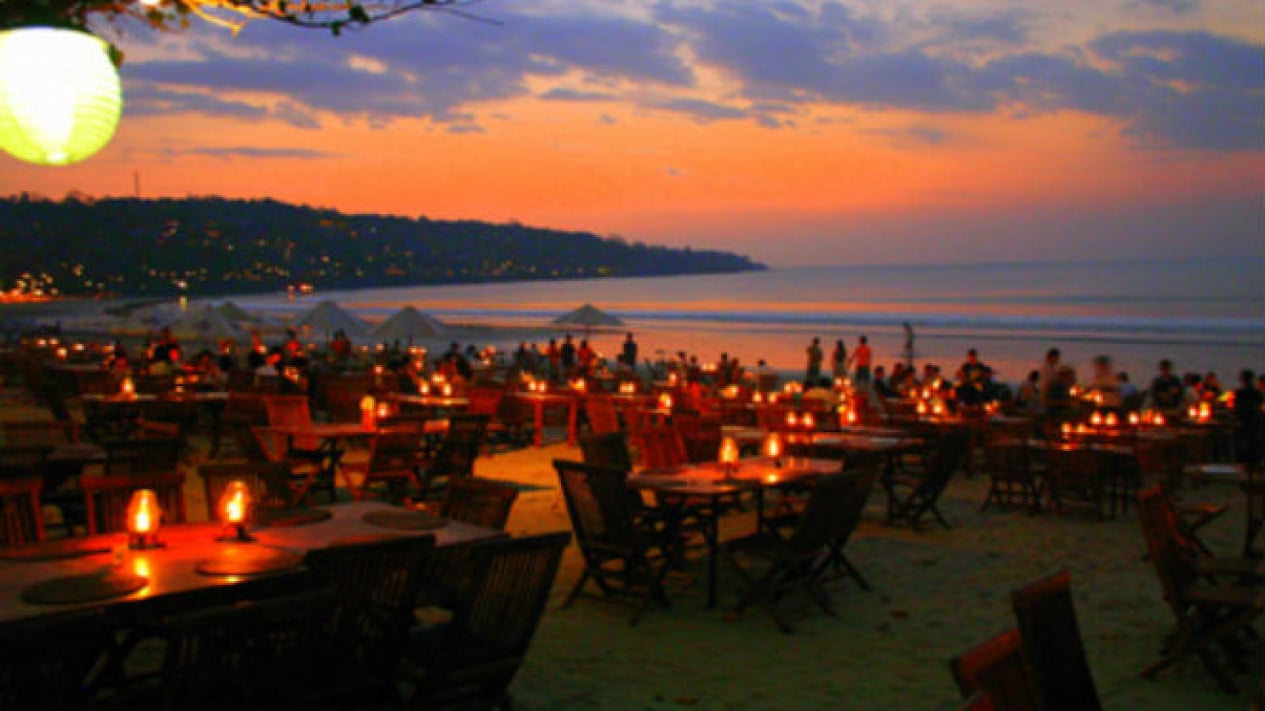 Destinasi Wisata Pantai Jimbaran Bali, Menikmati Seafood sambil Melihat ...