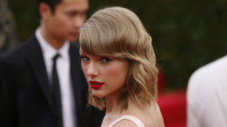 Orang Tua Drake Puji Taylor Swift