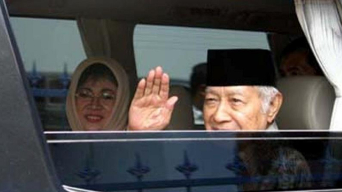 Presiden Soeharto (kanan) sewaktu masih hidup.