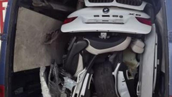 BMW X6 yang 'dimutilasi' saat akan dikirim ke pembelinya.