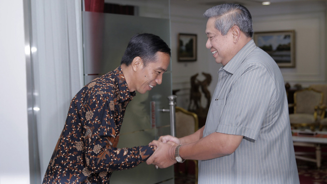 Jokowi saat bertemu SBY dahulu.