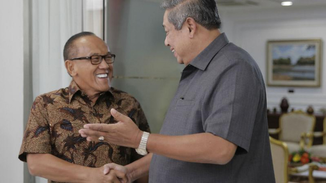 Ketua Umum partai Golkar, Aburizal Bakrie, menemui Presiden SBY