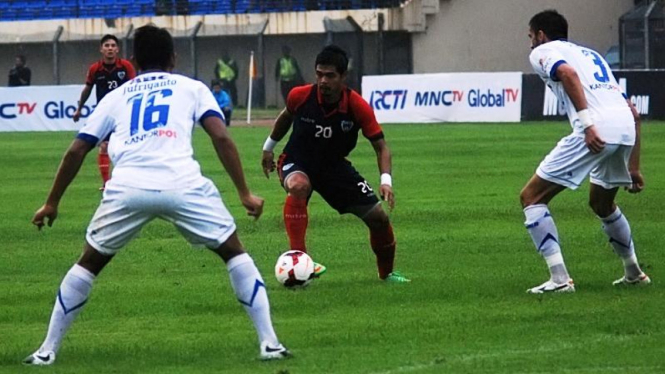 Pertandingan antara Persib dan Pelita Bandung Raya.