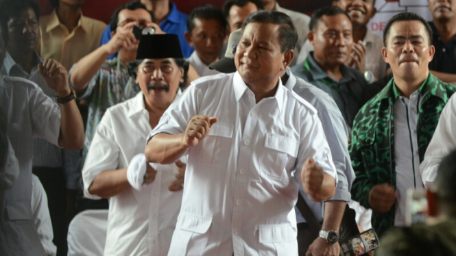 Prabowo berjoget.