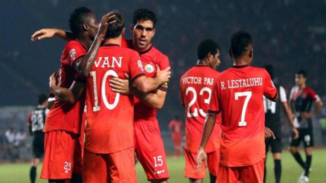 Pemain Persija Jakarta merayakan gol