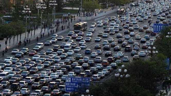 Arus lalu lintas di Tiongkok.