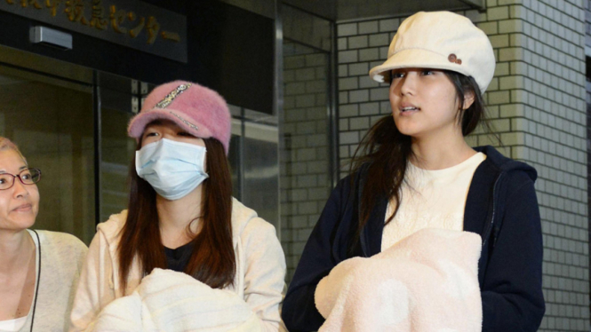 Personel AKB48 Rina Kawaei dan Anna Iriyama 