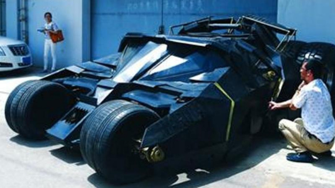 Batmobile gadungan ala Tiongkok.