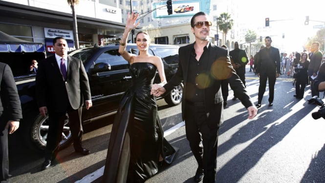 Angelina Jolie dan Brad Pitt 