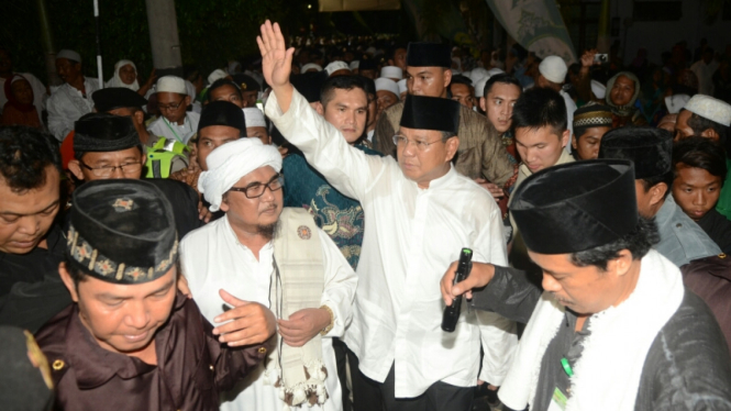 Prabowo Kunjungi Ponpes Al Qodiri