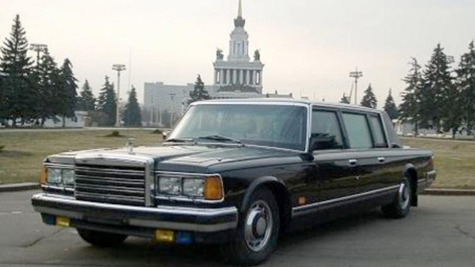 Mobil kenegaraan Mikhail Gorbachev dan Boris Yeltsin.