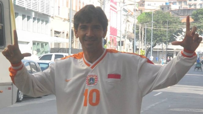 Luciano Leandro dengan baju Persija