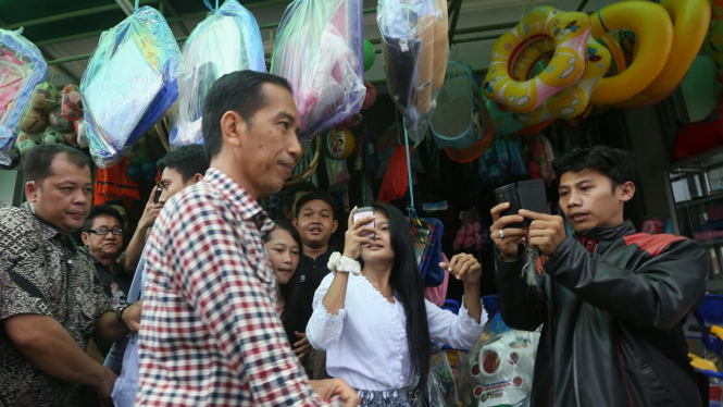 Jokowi Sambangi Pasar di Purwakarta